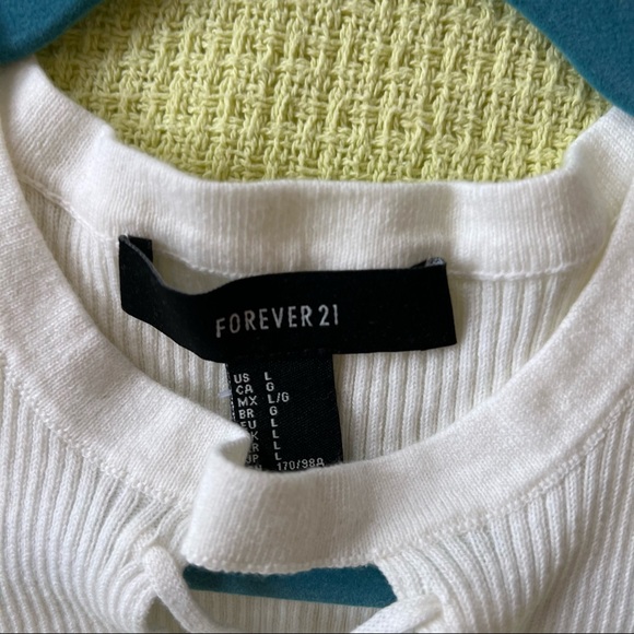 NWT Lace-up crop top - Picture 2 of 4